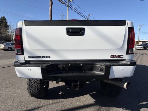 Used 2014 GMC Sierra 2500 Denali w/ Suspension Package, Off-Road AWD/4WD image 6