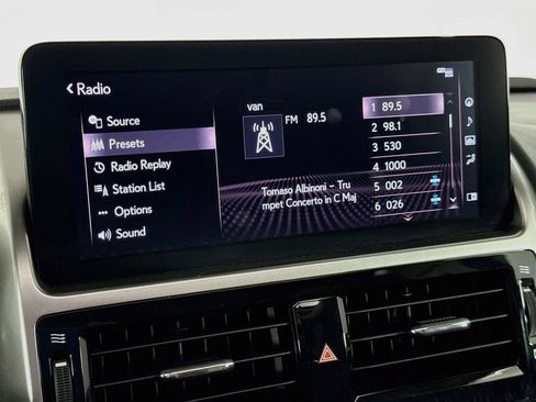 Certified 2022 Lexus GX 460 Luxury w/ Off Road Package AWD/4WD image 15