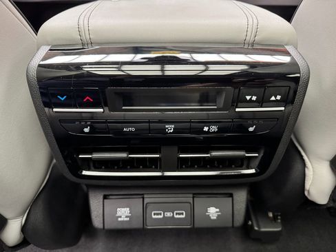 Used 2023 Acura MDX SH-AWD w/ Advance Package image 28