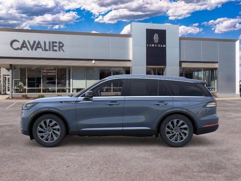 Used 2026 Lincoln Aviator AWD image 3