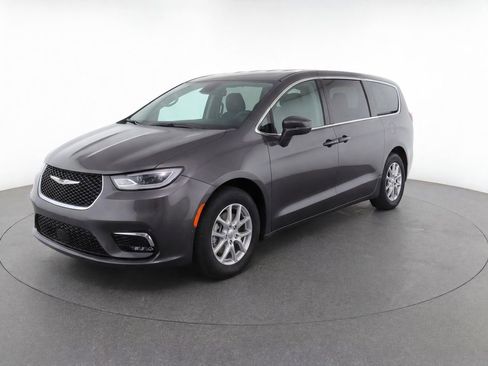 Used 2023 Chrysler Pacifica Touring-L FWD image 1