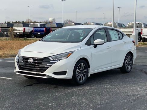 New 2025 Nissan Versa SV w/ Trunk Package image 8