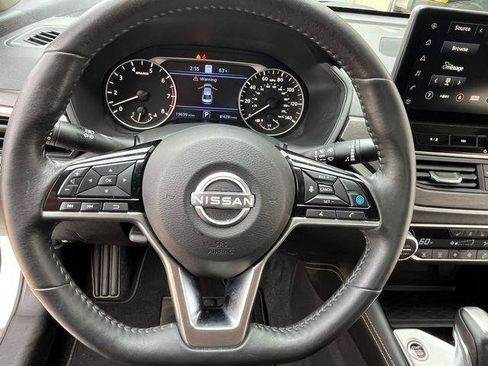 Used 2023 Nissan Altima 2.5 SL FWD image 14
