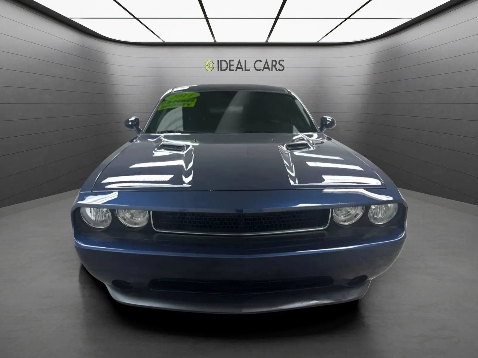 Used 2014 Dodge Challenger SXT RWD image 2