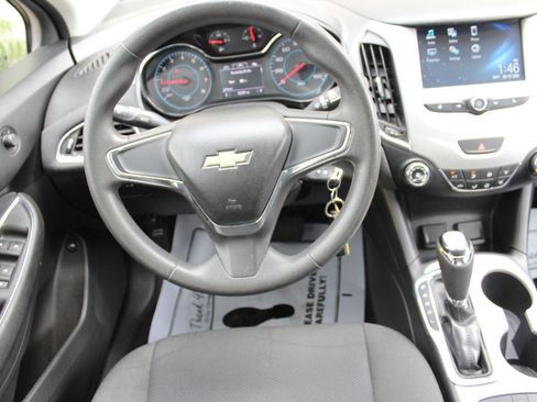 Used 2017 Chevrolet Cruze LS image 18