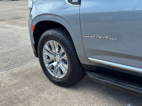 Used 2023 GMC Yukon XL Denali AWD/4WD image 17