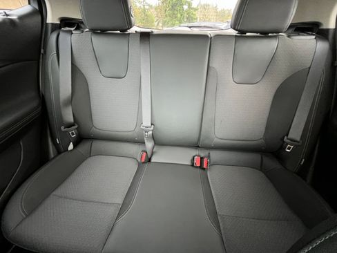 Used 2025 Buick Encore GX Preferred image 38