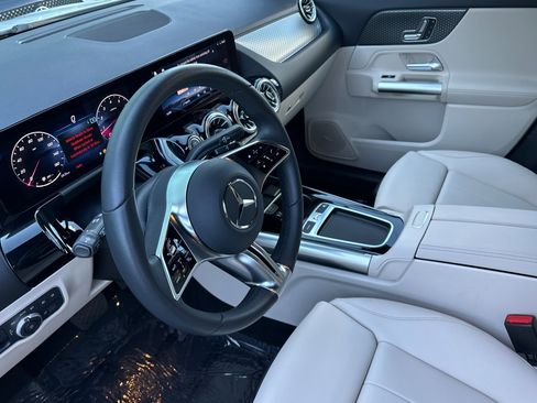 Used 2025 Mercedes-Benz GLA 250 image 10