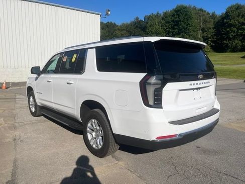 Used 2026 Chevrolet Suburban LT w/ Comfort Package AWD/4WD image 8
