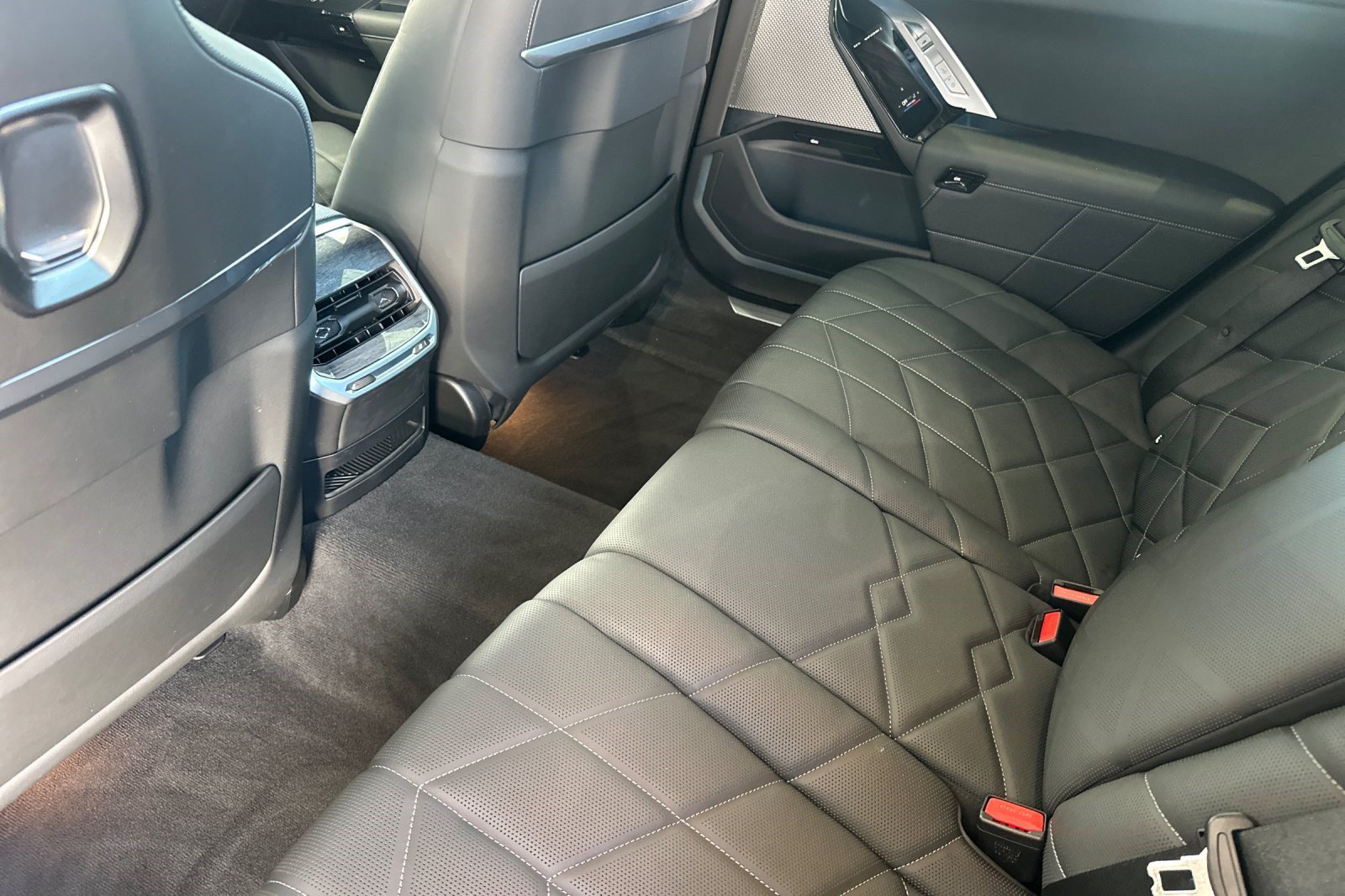Certified 2024 BMW i7 xDrive60 RWD image 15