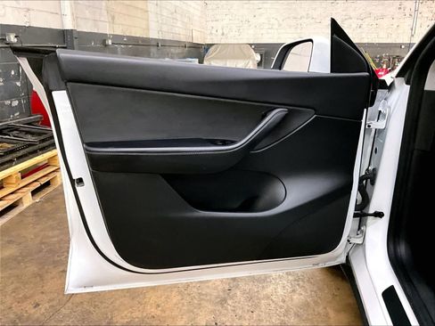 Used 2020 Tesla Model Y Long Range AWD/4WD image 26
