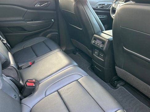 Used 2022 GMC Acadia SLT FWD image 20