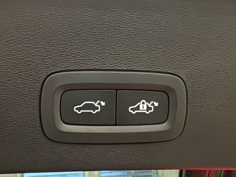 Used 2024 Volvo C40 P8 Recharge Ultimate w/ Protection Package Premier image 32