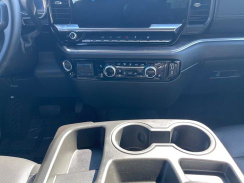 Used 2025 GMC Sierra 1500 SLT AWD/4WD image 13