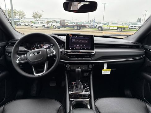 New 2026 Jeep Compass Latitude image 24