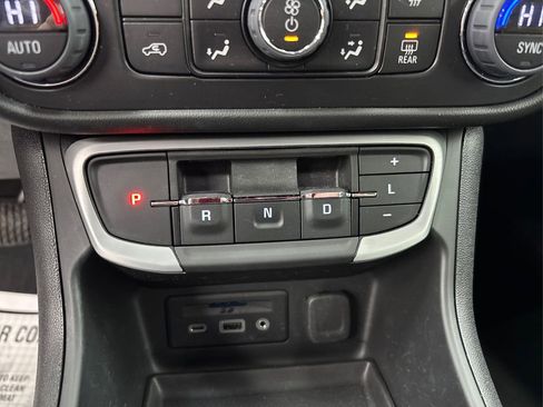 Used 2022 GMC Terrain SLT image 31