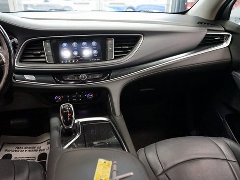 Used 2020 Buick Enclave Essence image 10