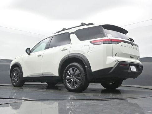 Used 2023 Nissan Pathfinder SV image 48