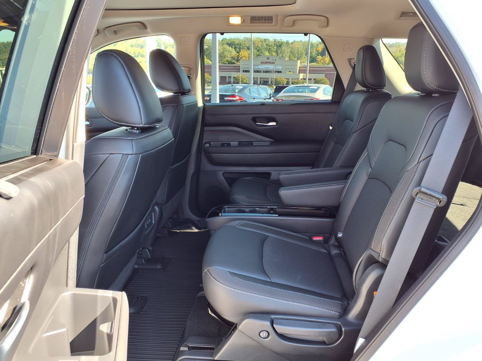 Used 2026 Nissan Pathfinder SL w/ SL Premium Package AWD/4WD image 14