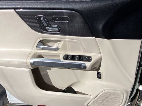 Used 2020 Mercedes-Benz GLB 250 4MATIC image 18