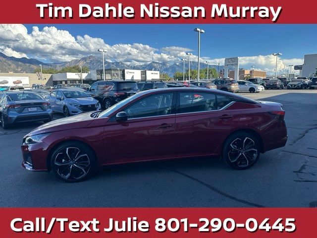 Used 2023 Nissan Altima 2.5 SR w/ SR Premium Package AWD/4WD image 7