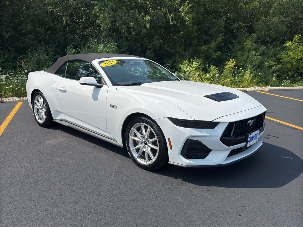 Used 2025 Ford Mustang GT Premium RWD image 3