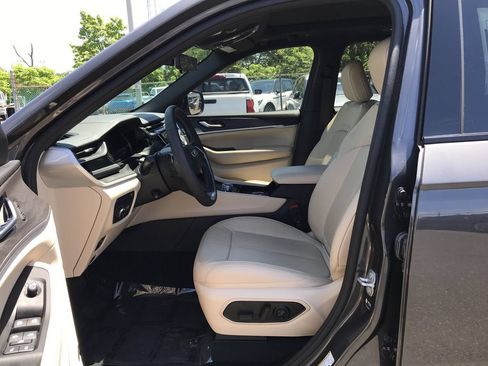 Used 2022 Jeep Grand Cherokee Limited 4xe w/ Luxury Tech Group II AWD/4WD image 11