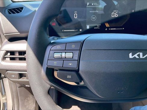 Used 2025 Kia K4 FWD image 18