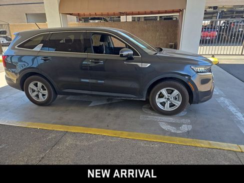 Used 2022 Kia Sorento LX FWD image 3