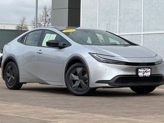 Used 2024 Toyota Prius LE video 2