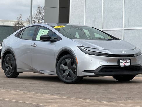 Used 2024 Toyota Prius LE image 2