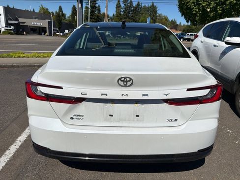 Used 2025 Toyota Camry XLE AWD/4WD image 5