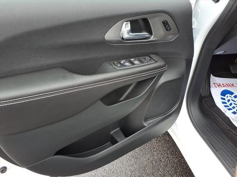 New 2026 Chrysler Pacifica Select w/ S Appearance Package image 9