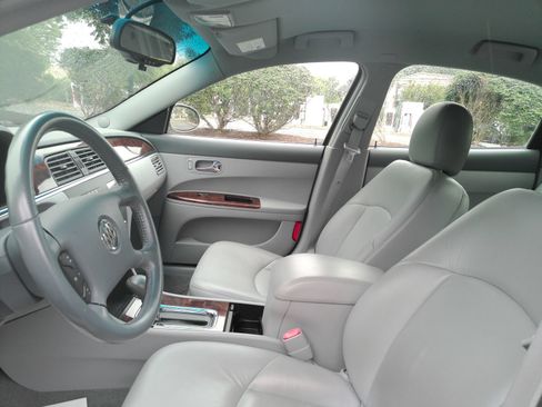 Used 2007 Buick LaCrosse CXL w/ Chromed Appearance Package FWD image 10