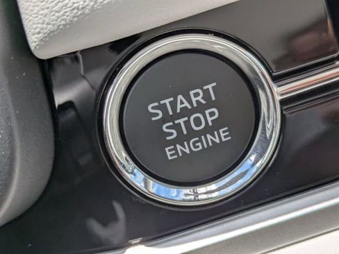 New 2025 Mitsubishi Outlander SE image 32