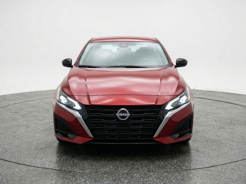 Used 2025 Nissan Altima 2.5 SV image 2