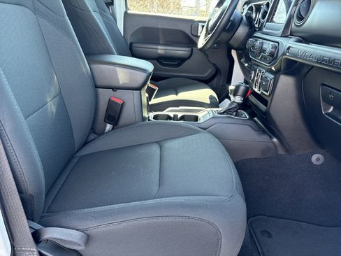 Used 2021 Jeep Wrangler Unlimited Sport image 12