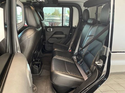 Used 2023 Jeep Gladiator Overland AWD/4WD image 11