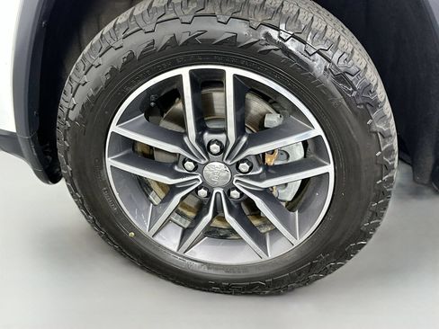Used 2017 Jeep Grand Cherokee Limited w/ Luxury Group II AWD/4WD image 32