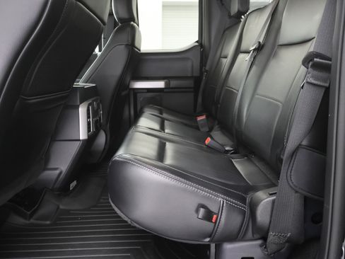 Used 2019 Ford F350 Lariat w/ Chrome Package image 9