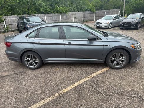 Used 2020 Volkswagen Jetta R-Line w/ R-Line Cold Weather Package FWD image 4