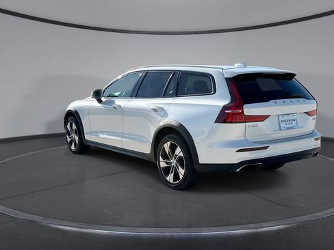 Used 2022 Volvo V60 T5 Cross Country AWD/4WD image 10