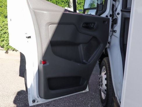 Used 2022 Ford Transit 350 DRW RWD image 16