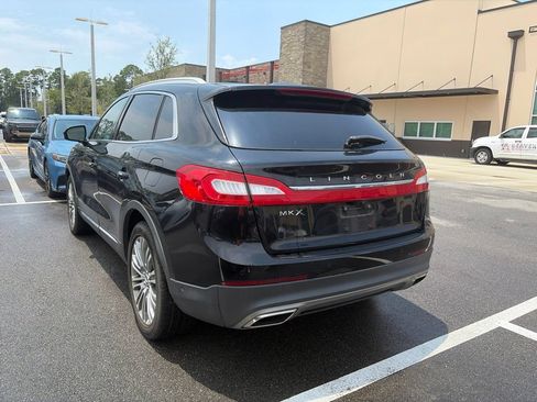 Used 2017 Lincoln MKX Reserve w/ Driver Assistance Package FWD image 3
