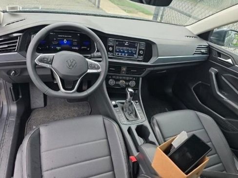 Used 2022 Volkswagen Jetta SE FWD image 6