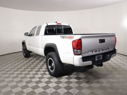 Used 2017 Toyota Tacoma TRD Off-Road image 7