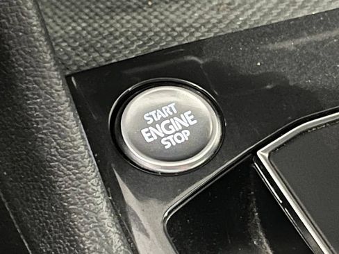 Used 2019 Volkswagen Tiguan SE AWD/4WD image 14