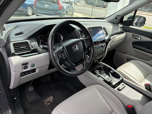 Used 2016 Honda Pilot Touring image 16