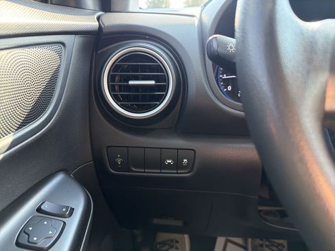 Used 2019 Hyundai Kona SE image 18