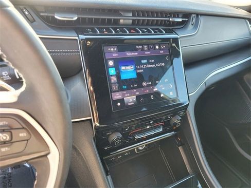 Used 2025 Jeep Grand Cherokee Altitude image 22